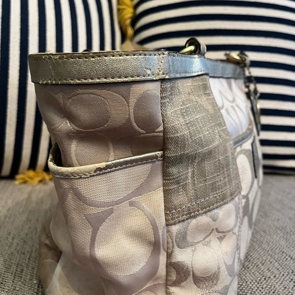 Coach Shoulder Bag (Peeling) - Picture 2 of 12